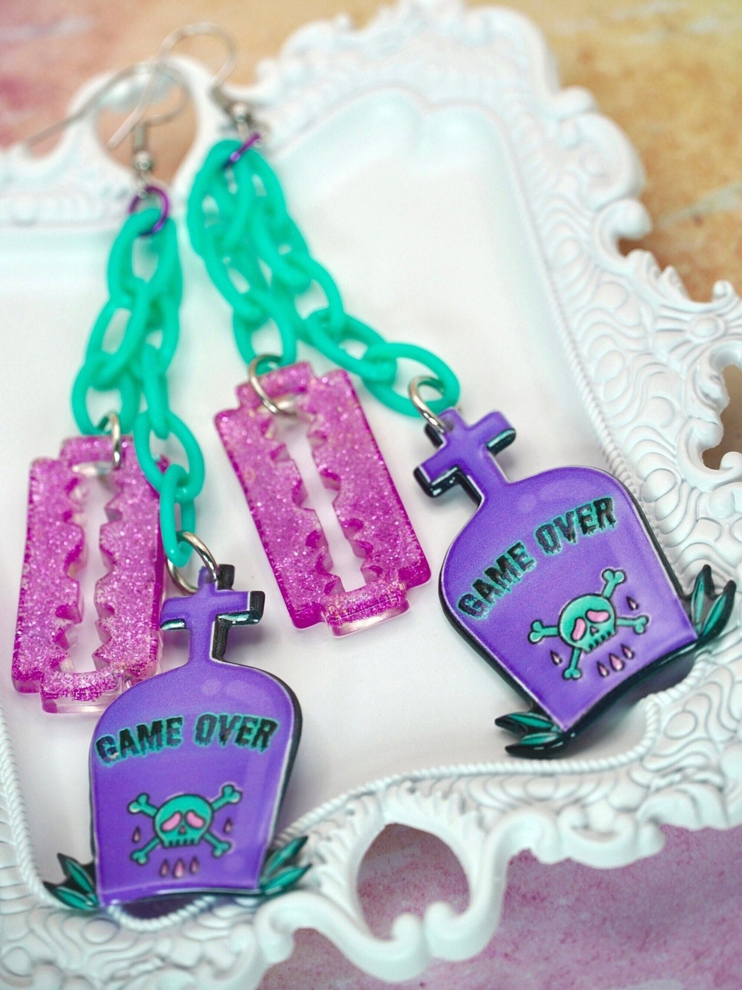 Purple Game Over Tombstone Earrings with Pink Razorblades and Acrylic Chains, Pastel Goth Earrings, Yamikawaii Earrings, y2k Jewelry - Dekowaii Jewelry Company
